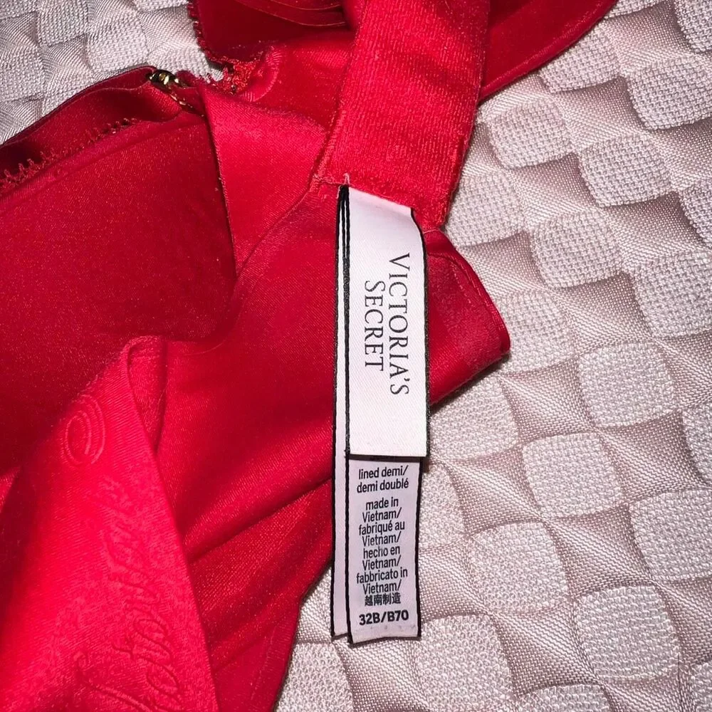 Victoria's Secret Red Bra - Picture 3 of 3